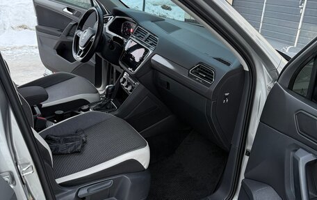 Volkswagen Tiguan II, 2019 год, 2 350 000 рублей, 13 фотография