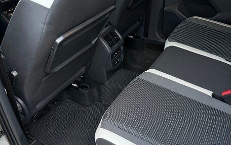 Volkswagen Tiguan II, 2019 год, 2 350 000 рублей, 22 фотография