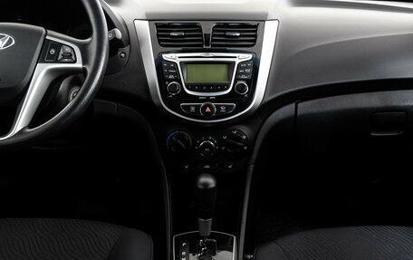 Hyundai Solaris II рестайлинг, 2013 год, 14 фотография