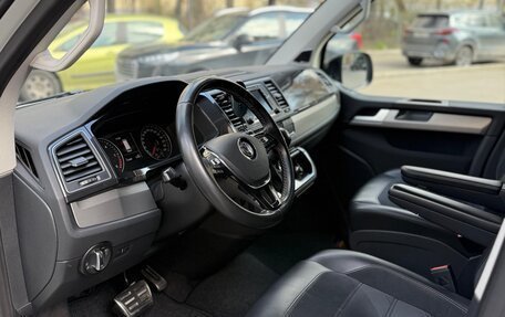 Volkswagen Multivan T6 рестайлинг, 2016 год, 3 599 999 рублей, 10 фотография