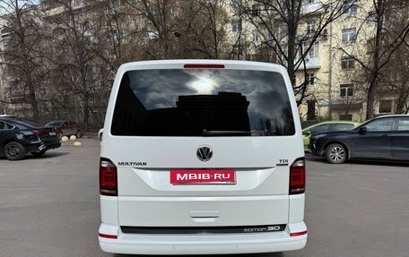 Volkswagen Multivan T6 рестайлинг, 2016 год, 3 599 999 рублей, 5 фотография