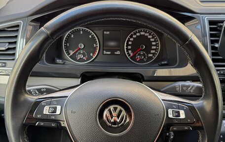 Volkswagen Multivan T6 рестайлинг, 2016 год, 3 599 999 рублей, 15 фотография