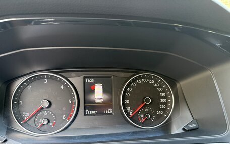 Volkswagen Multivan T6 рестайлинг, 2016 год, 3 599 999 рублей, 13 фотография