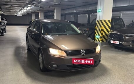 Volkswagen Jetta VI, 2013 год, 980 000 рублей, 2 фотография