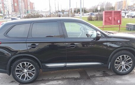 Mitsubishi Outlander III рестайлинг 3, 2017 год, 1 850 000 рублей, 3 фотография