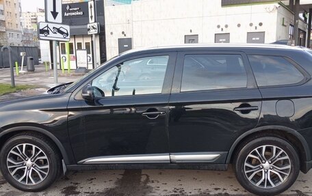 Mitsubishi Outlander III рестайлинг 3, 2017 год, 1 850 000 рублей, 5 фотография