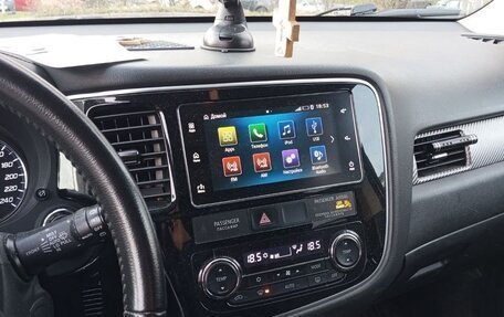 Mitsubishi Outlander III рестайлинг 3, 2017 год, 1 850 000 рублей, 10 фотография