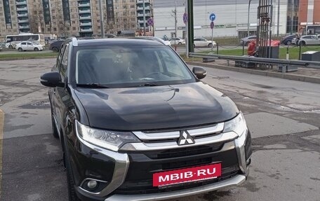 Mitsubishi Outlander III рестайлинг 3, 2017 год, 1 850 000 рублей, 2 фотография
