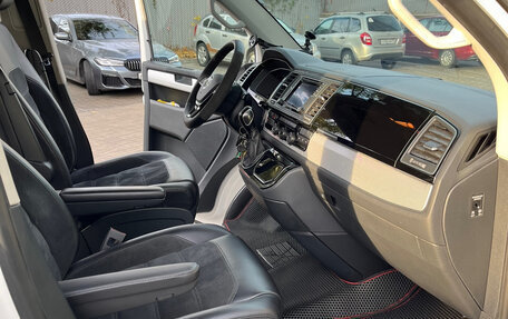 Volkswagen Multivan T6 рестайлинг, 2015 год, 3 150 000 рублей, 8 фотография