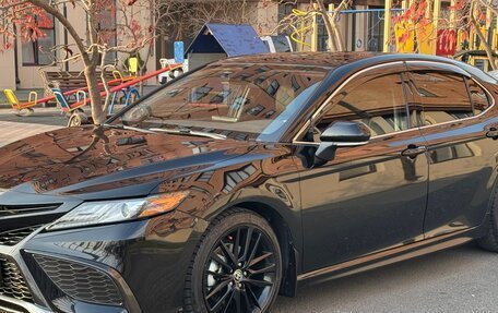 Toyota Camry, 2022 год, 3 800 000 рублей, 2 фотография