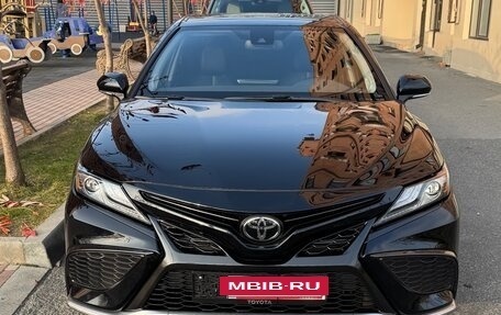 Toyota Camry, 2022 год, 3 800 000 рублей, 4 фотография