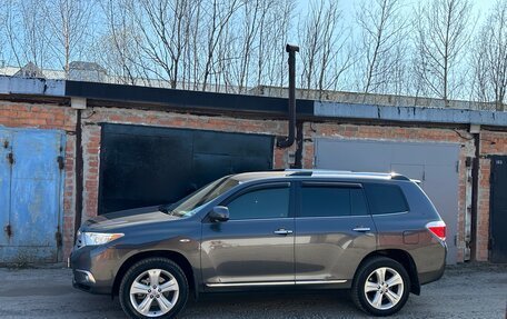 Toyota Highlander III, 2012 год, 2 200 000 рублей, 2 фотография