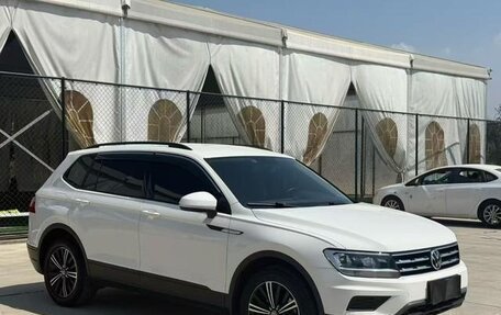 Volkswagen Tiguan II, 2021 год, 1 800 000 рублей, 1 фотография