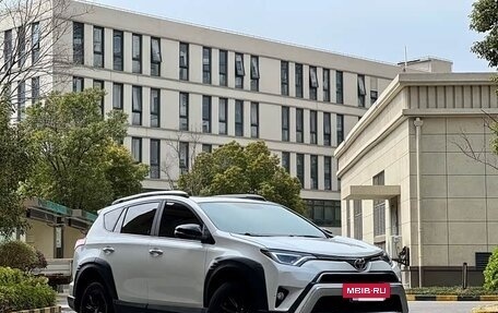 Toyota RAV4, 2019 год, 2 235 000 рублей, 3 фотография