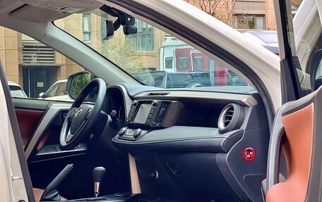 Toyota RAV4, 2019 год, 2 235 000 рублей, 14 фотография