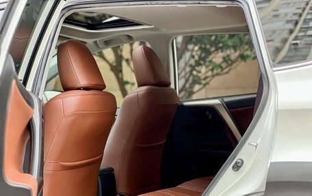 Toyota RAV4, 2019 год, 2 235 000 рублей, 17 фотография