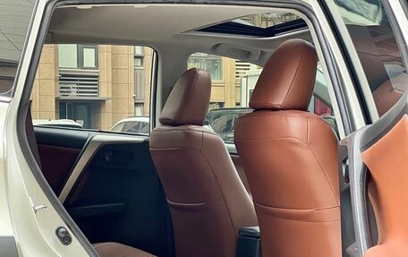 Toyota RAV4, 2019 год, 2 235 000 рублей, 21 фотография