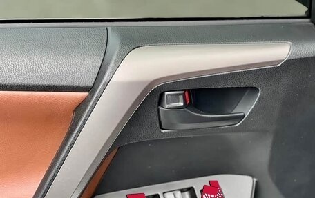 Toyota RAV4, 2019 год, 2 235 000 рублей, 23 фотография