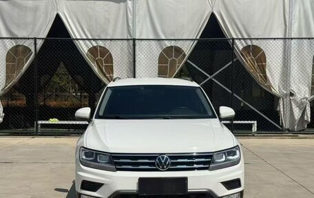 Volkswagen Tiguan II, 2021 год, 1 800 000 рублей, 2 фотография