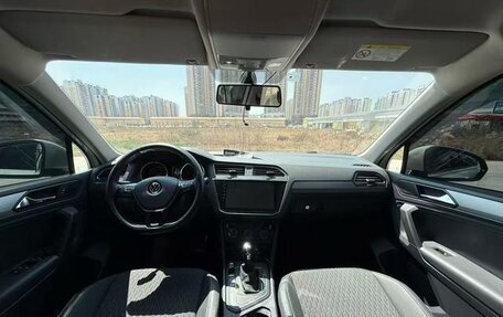 Volkswagen Tiguan II, 2021 год, 1 800 000 рублей, 7 фотография