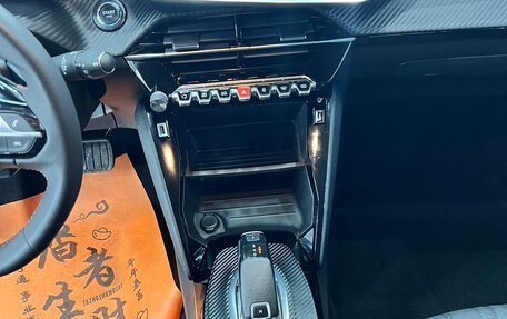 Peugeot 2008 II, 2022 год, 1 600 000 рублей, 12 фотография