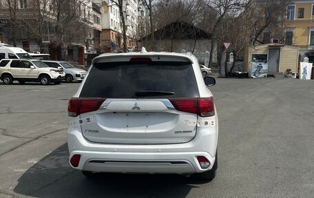 Mitsubishi Outlander III рестайлинг 3, 2021 год, 2 360 000 рублей, 4 фотография