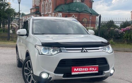 Mitsubishi Outlander III рестайлинг 3, 2014 год, 1 450 000 рублей, 1 фотография