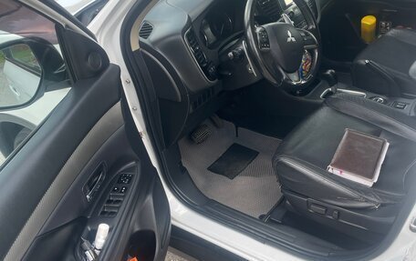 Mitsubishi Outlander III рестайлинг 3, 2014 год, 1 450 000 рублей, 6 фотография