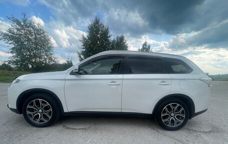 Mitsubishi Outlander III рестайлинг 3, 2014 год, 1 450 000 рублей, 8 фотография