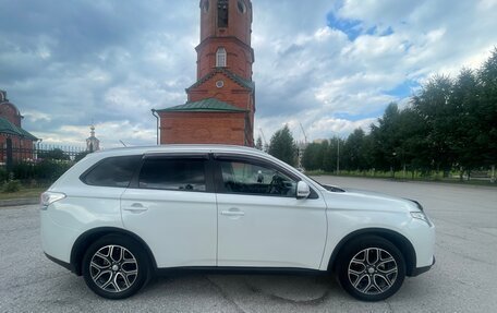 Mitsubishi Outlander III рестайлинг 3, 2014 год, 1 450 000 рублей, 12 фотография