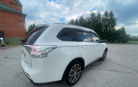 Mitsubishi Outlander III рестайлинг 3, 2014 год, 1 450 000 рублей, 11 фотография