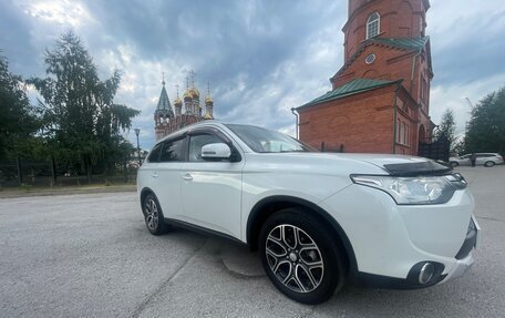 Mitsubishi Outlander III рестайлинг 3, 2014 год, 1 450 000 рублей, 13 фотография