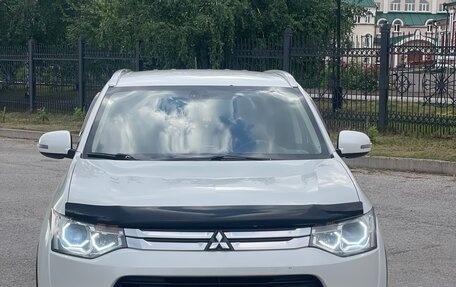 Mitsubishi Outlander III рестайлинг 3, 2014 год, 1 450 000 рублей, 15 фотография