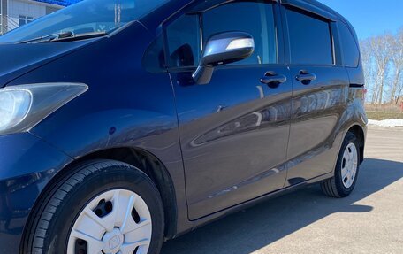 Honda Freed I, 2011 год, 950 000 рублей, 3 фотография