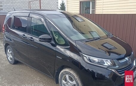 Honda Freed II, 2018 год, 1 600 000 рублей, 2 фотография