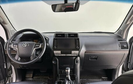 Toyota Land Cruiser Prado 150 рестайлинг 2, 2021 год, 7 600 000 рублей, 9 фотография