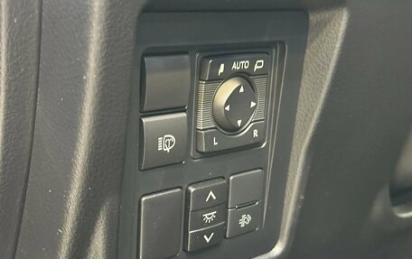 Toyota Land Cruiser Prado 150 рестайлинг 2, 2021 год, 7 600 000 рублей, 10 фотография