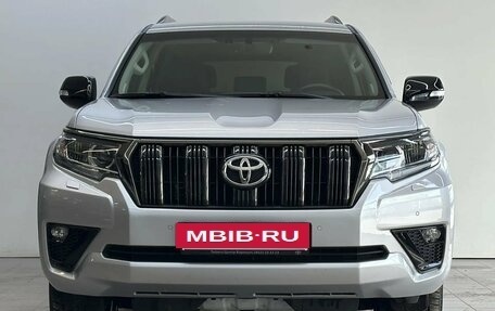 Toyota Land Cruiser Prado 150 рестайлинг 2, 2021 год, 7 600 000 рублей, 2 фотография