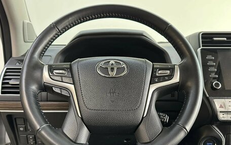 Toyota Land Cruiser Prado 150 рестайлинг 2, 2021 год, 7 600 000 рублей, 12 фотография