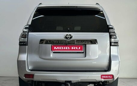 Toyota Land Cruiser Prado 150 рестайлинг 2, 2021 год, 7 600 000 рублей, 6 фотография