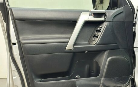 Toyota Land Cruiser Prado 150 рестайлинг 2, 2021 год, 7 600 000 рублей, 27 фотография