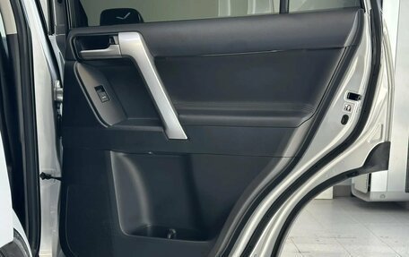 Toyota Land Cruiser Prado 150 рестайлинг 2, 2021 год, 7 600 000 рублей, 31 фотография