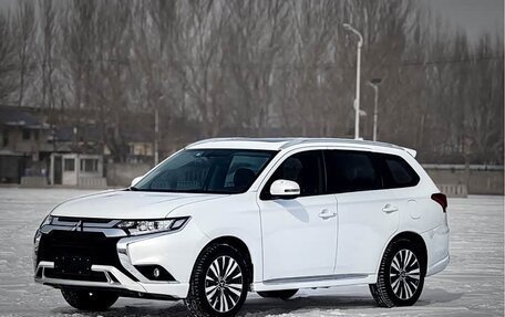 Mitsubishi Outlander III рестайлинг 3, 2022 год, 1 860 000 рублей, 1 фотография