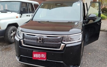 Honda Stepwgn, 2022 год, 2 900 000 рублей, 1 фотография