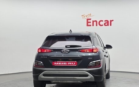 Hyundai Kona I, 2022 год, 1 620 000 рублей, 4 фотография