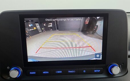 Hyundai Kona I, 2022 год, 1 620 000 рублей, 16 фотография