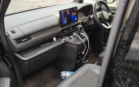 Honda Stepwgn, 2022 год, 2 900 000 рублей, 3 фотография