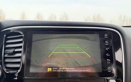 Mitsubishi Outlander III рестайлинг 3, 2022 год, 1 860 000 рублей, 14 фотография