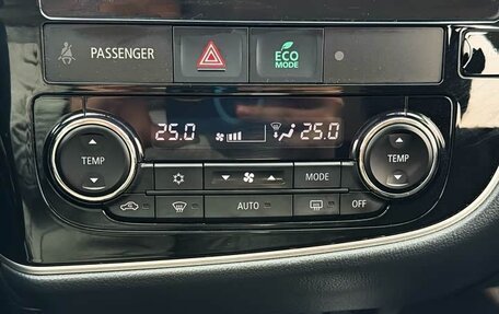 Mitsubishi Outlander III рестайлинг 3, 2022 год, 1 860 000 рублей, 15 фотография