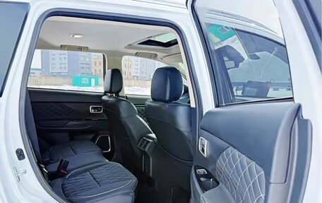 Mitsubishi Outlander III рестайлинг 3, 2022 год, 1 860 000 рублей, 22 фотография